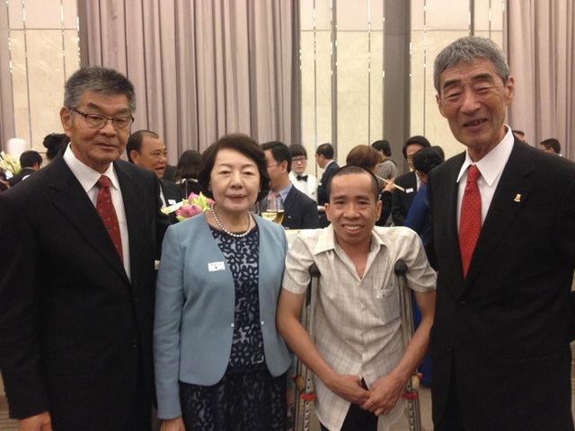  Nguyễn Đức (thứ 2 từ phải qua) và những người bạn Nhật trong một sự kiện được tổ chức tại TP.HCM. 
