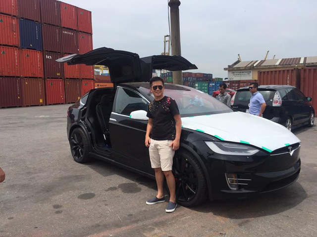 Tesla Model X đầu tiên cập bến Việt Nam. Ảnh: Trần Hân.