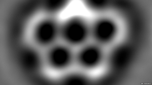  Hình ảnh của phân tử Olympicene - hiển nhiên là những vòng tròn kia đã khiến nó có cái tên đó. 