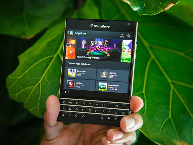  Blackberry Passport. 