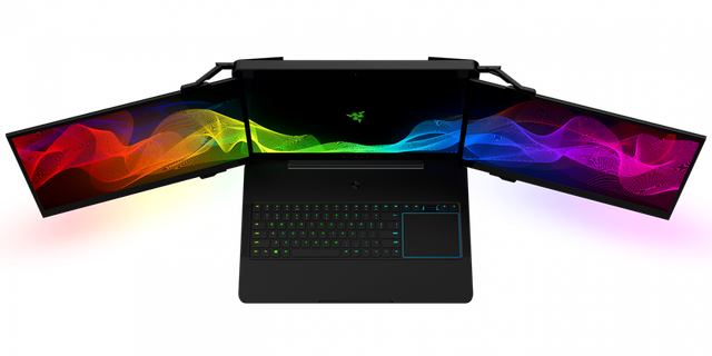  Razer gọi đó là một màn hình 12k - dù cách gọi đó về lý thuyết không hoàn toàn chính xác. Đó thực chất là 3 màn hình 4K có kích thước 17,3 inch kết hợp lại. 