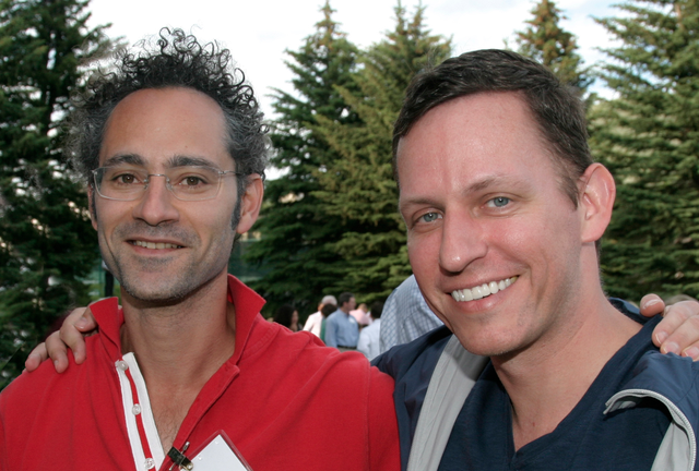  Alex Karp (trái) và Peter Thiel 