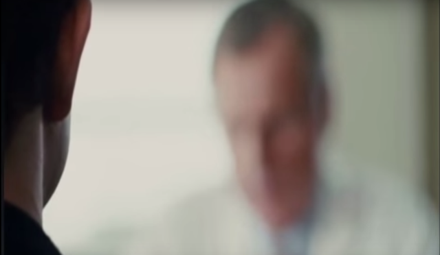  Phản ứng của Adam Lerner (Joseph Gordon Levitt) trong phim 50/50, khi anh nhận chẩn đoán ung thư 