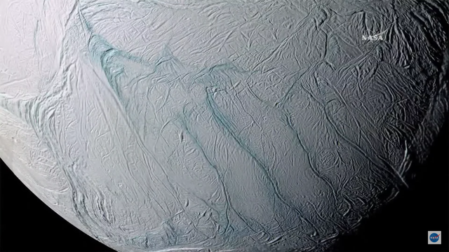  Bốn đường nứt lớn trên bề mặt của Enceladus. 