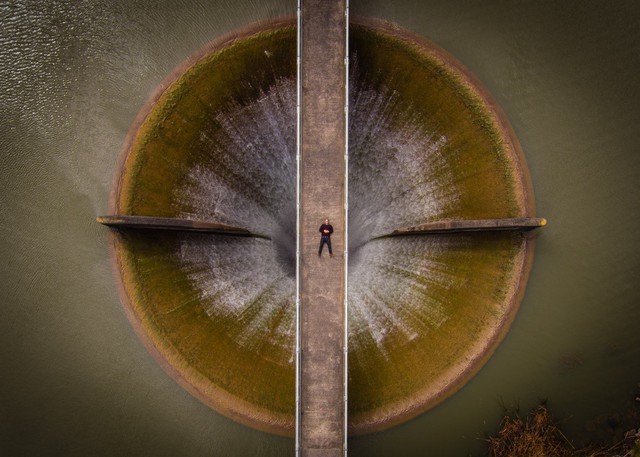  Giải nhì. Tác phẩm: Spillway selfie (Tạm dịch: Bức ảnh selfie nơi đập tràn). Nhiếp ảnh gia: dixonltd_user 