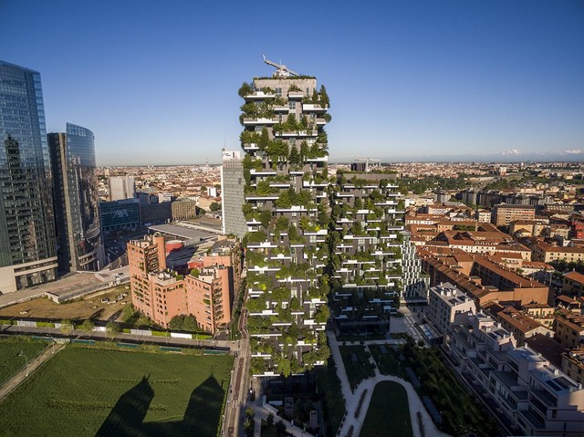  Khu phức hợp Milan, có tên gọi Bosco Verticale, được hoàn thành năm 2014. 