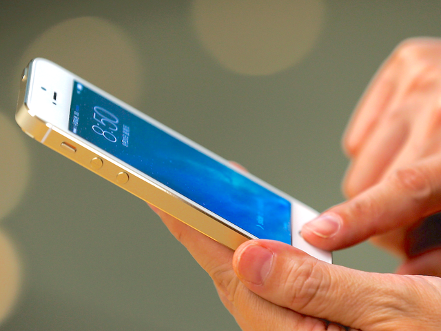  Touch ID lần đầu xuất hiện trên iPhone 5S 
