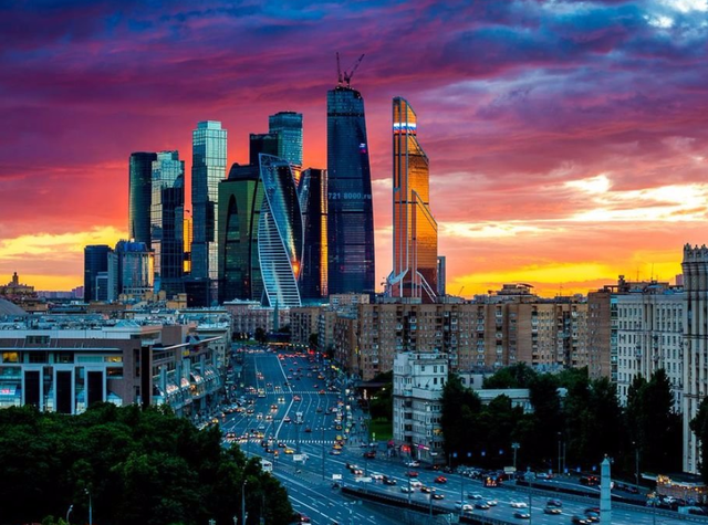  Trung tâm thương mại quốc tế Moscow của Nga hay còn gọi là Thành phố Moscow đã đi vào thực hiện suốt 25 năm với số vốn đầu tư 12 tỷ USD. Thành phố này bao gồm nhiều tòa nhà cao nhất ở Châu Âu và nhiều tòa mới hoàn thành một nửa. 