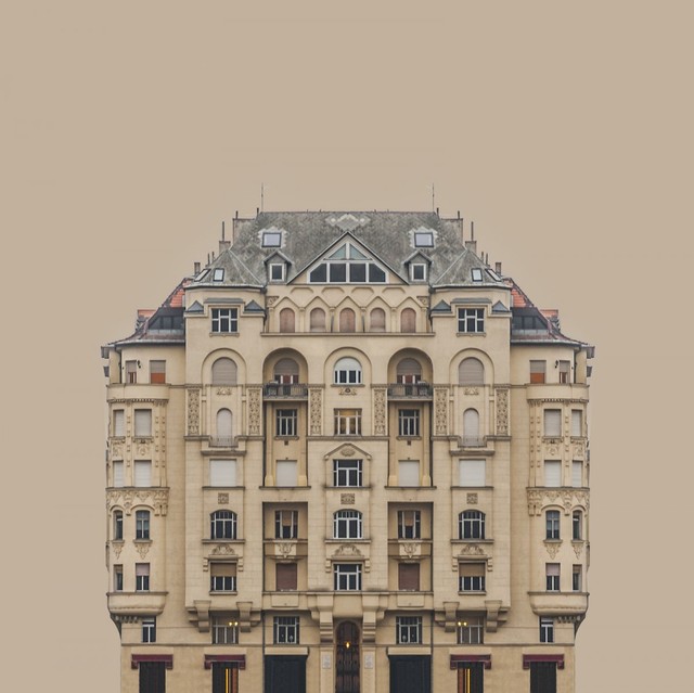  3. Tác phẩm: Urban Symmetry. Nhiếp ảnh gia: Zsolt Hlinka (Hungary). Hạng: Chuyên nghiệp. Thể loại: Kiến trúc 