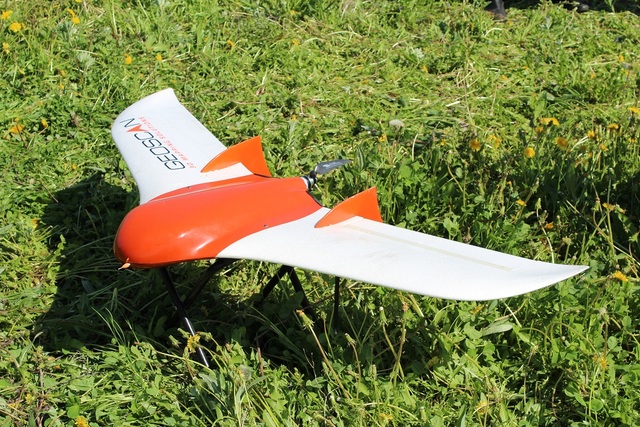  Hình dáng của UAV thì đa dạng, nhưng nhìn chung có 2 loại: Loại giống máy bay mô hình ... 