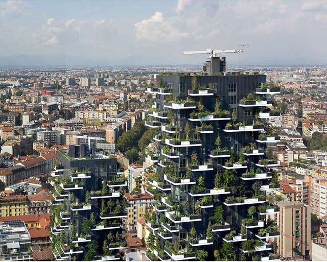  Đây là hình ảnh tòa tháp, có tên Bosco Verticale, đã được xây dựng tại Milan (Italia) 
