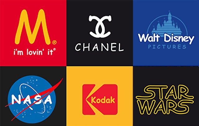 Logo các công ty, tổ chức và tên phim được viết bằng font Comic Sans.