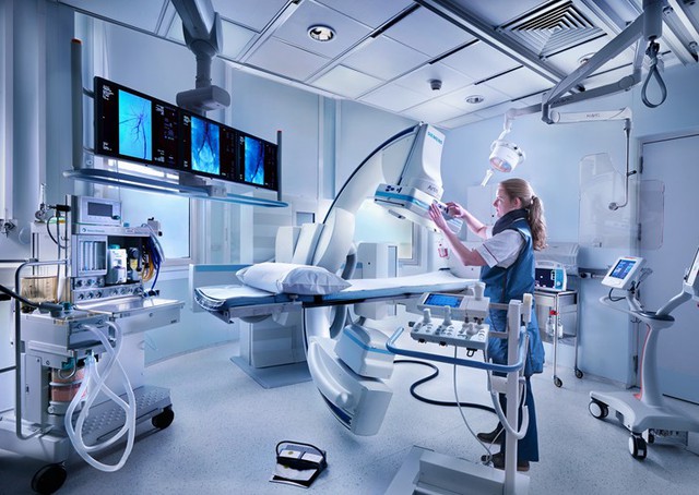  Bệnh viện ngày càng trang bị nhiều máy móc thông minh 
