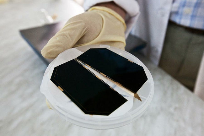 Khám phá quy trình làm pin mặt trời trong không gian