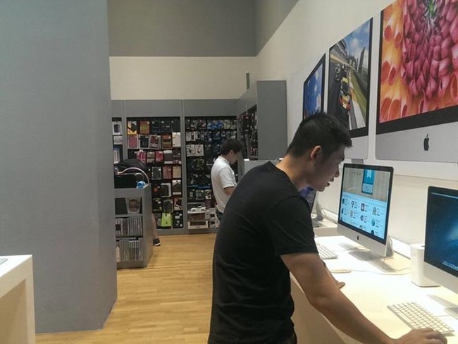 Chê nhiều nhưng người Việt đang xếp hàng mua iPhone 5c tại Singapore