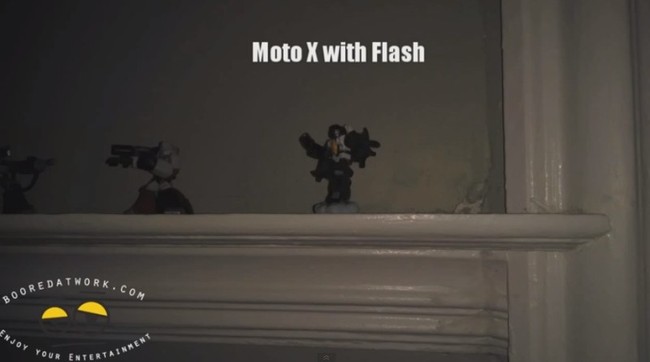  Ảnh chụp thiếu sáng của Moto X, có đèn flash.