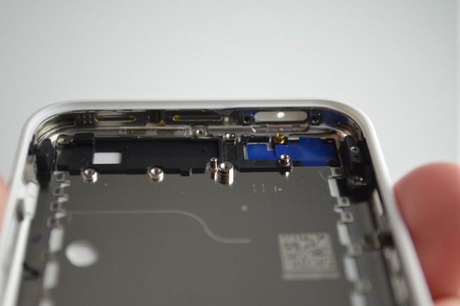 Cận cảnh iPhone 5C, điện thoại “giá rẻ” của Apple