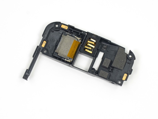 “Mổ bụng” Moto X: Linh kiện cao cấp, bố trí hợp lý