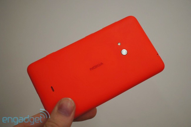 Ảnh thực tế điện thoại tầm trung màn hình khủng Lumia 625