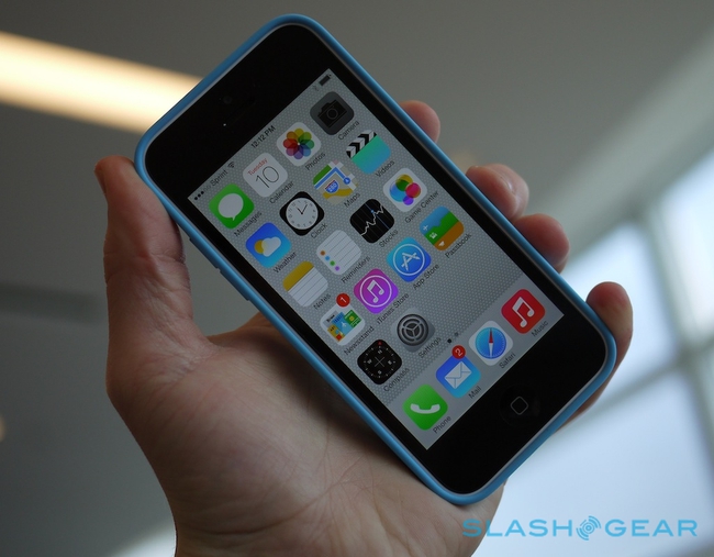 Cận cảnh iPhone 5C: Truyền nh&acirc;n của iPhone 5