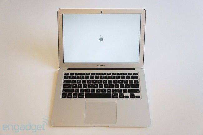 MacBook Air 2013: Pin tốt, ổ cứng tốc độ "khủng"