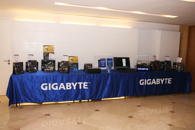 Gigabyte ra bắt bo mạch chủ Series 8 sử dụng chipset Intel