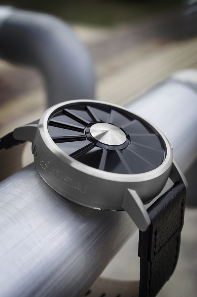 Kisai Blade: Đồng hồ có thiết kế giống cánh quạt tuabin, dùng đèn LED để báo giờ