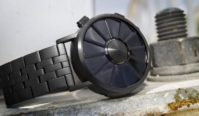 Kisai Blade: Đồng hồ có thiết kế giống cánh quạt tuabin, dùng đèn LED để báo giờ