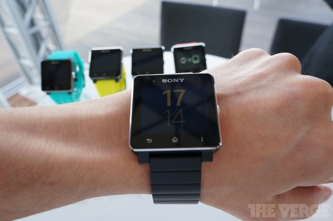 Cận cảnh đồng hồ thông minh Sony Smartwatch 2: Giá đắt, ứng dụng hạn chế