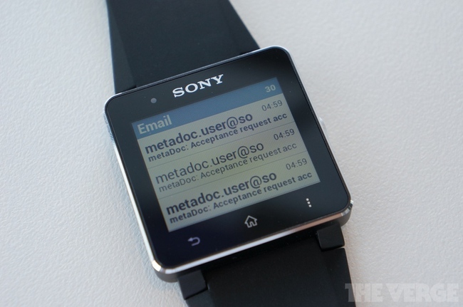 Cận cảnh đồng hồ thông minh Sony Smartwatch 2: Giá đắt, ứng dụng hạn chế