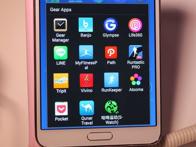  Samsung đã thuyết phục được khá nhiều nhà phát triển viết ứng dụng cho Galaxy Gear và hiện có khoảng 70 ứng dụng dành cho smartwatch này. Đáng tiếc là một số ứng dụng được mong chờ như Facebook, Twitter hiện chưa có mặt. 
