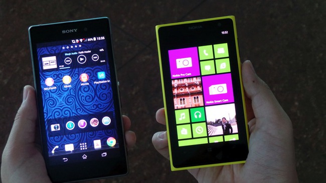  Hai smartphone có camera trong nhóm hàng đầu hiện nay, Sony Xperia Z1 (trái) và Nokia Lumia 1020&nbsp;- Ảnh: Thanh Trực