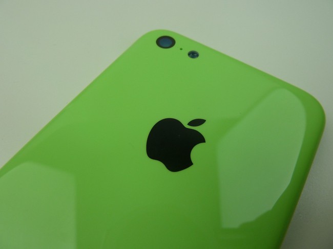 iPhone 5C màu xanh xuất hiện với vỏ ngoài sắc mịn giống Nokia Lumia
