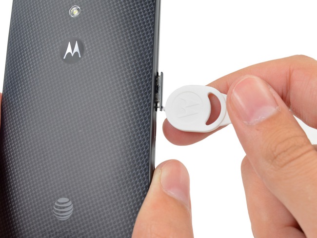 “Mổ bụng” Moto X: Linh kiện cao cấp, bố trí hợp lý