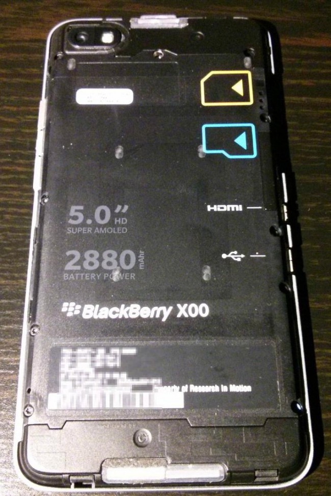 Cận cảnh BlackBerry Z30: Kích thước lớn, viền màn hình dày