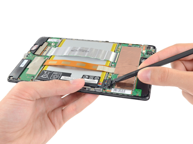 “Mổ bụng” Nexus 7 mới: Pin và màn hình khó thay thế