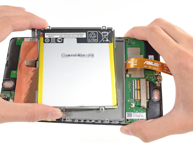 “Mổ bụng” Nexus 7 mới: Pin và màn hình khó thay thế