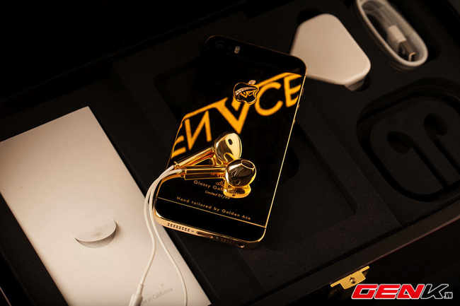 Mở hộp iPhone 5s phiên bản Glossy Gold tại Việt Nam