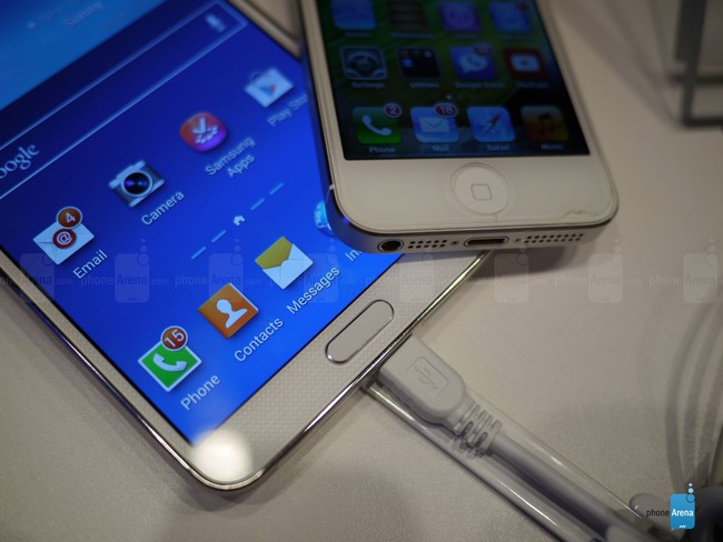 Galaxy Note 3 vs iPhone 5: Đọ sắc đọ tài