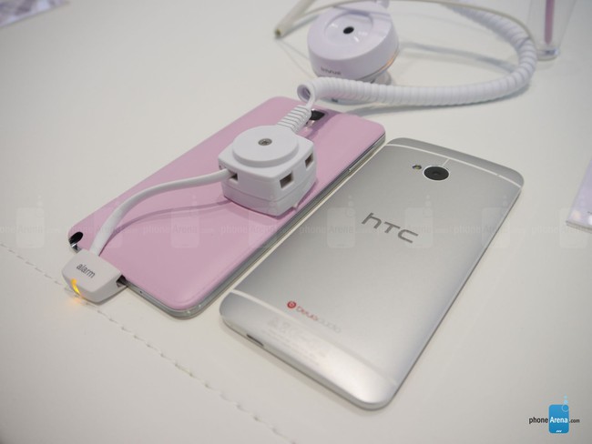 Galaxy Note 3 hồng đọ dáng của HTC One