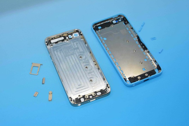 “Soi” chi tiết các phần linh kiện của iPhone 5S và 5C