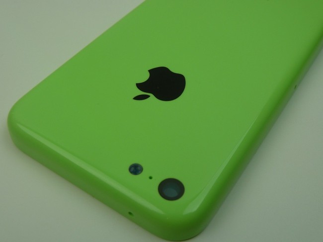 iPhone 5C màu xanh xuất hiện với vỏ ngoài sắc mịn giống Nokia Lumia