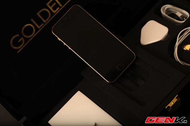Mở hộp iPhone 5s phiên bản Glossy Gold tại Việt Nam
