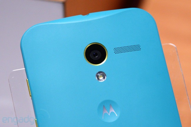  Moto X hỗ trợ chất liệu vỏ kim loại.