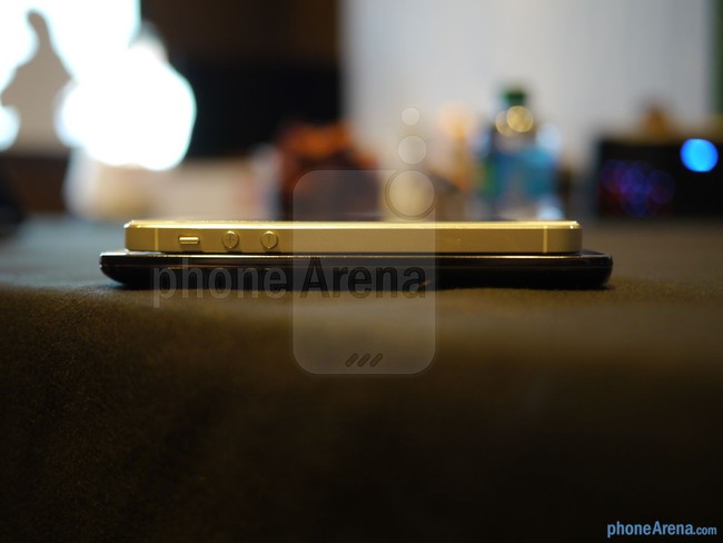 LG G2 so kè thiết kế cùng iPhone 5