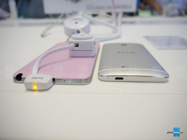 Galaxy Note 3 hồng đọ dáng của HTC One