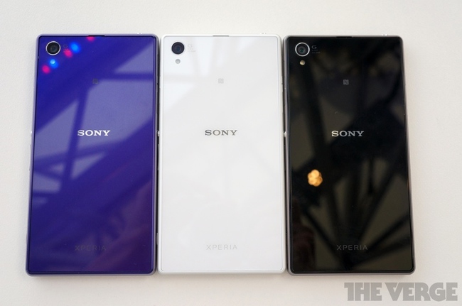 Cận cảnh Sony Xperia Z1 với thiết kế thời trang và phụ kiện camera ấn tượng