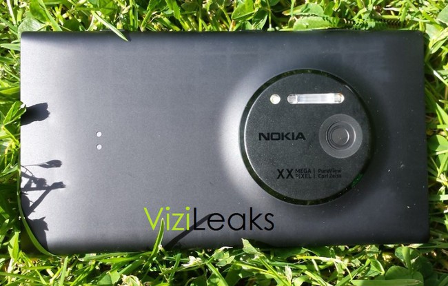 Loạt hình ảnh thực tế về Nokia EOS: Camera PureView kích thước lớn, hỗ trợ flash Xenon 
