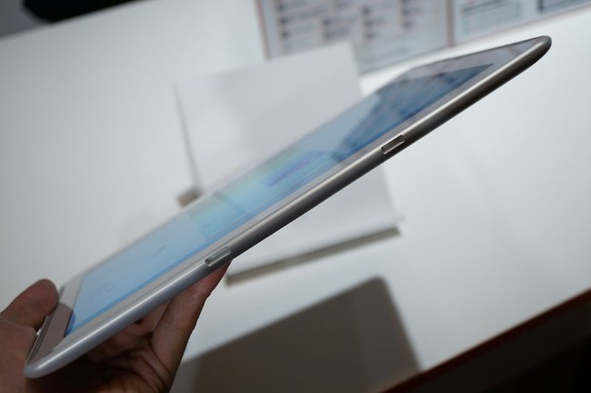 Arrows Tab FJT2: Tablet Android chạy chip Snapdragon 800, c&oacute; cảm biến v&acirc;n tay