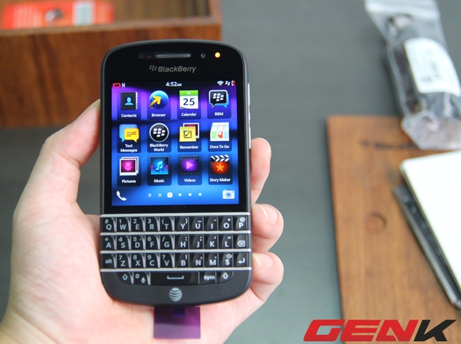 Sờ tận tay Blackberry Q10 bản dành cho lãnh đạo nhà mạng duy nhất tại Việt Nam